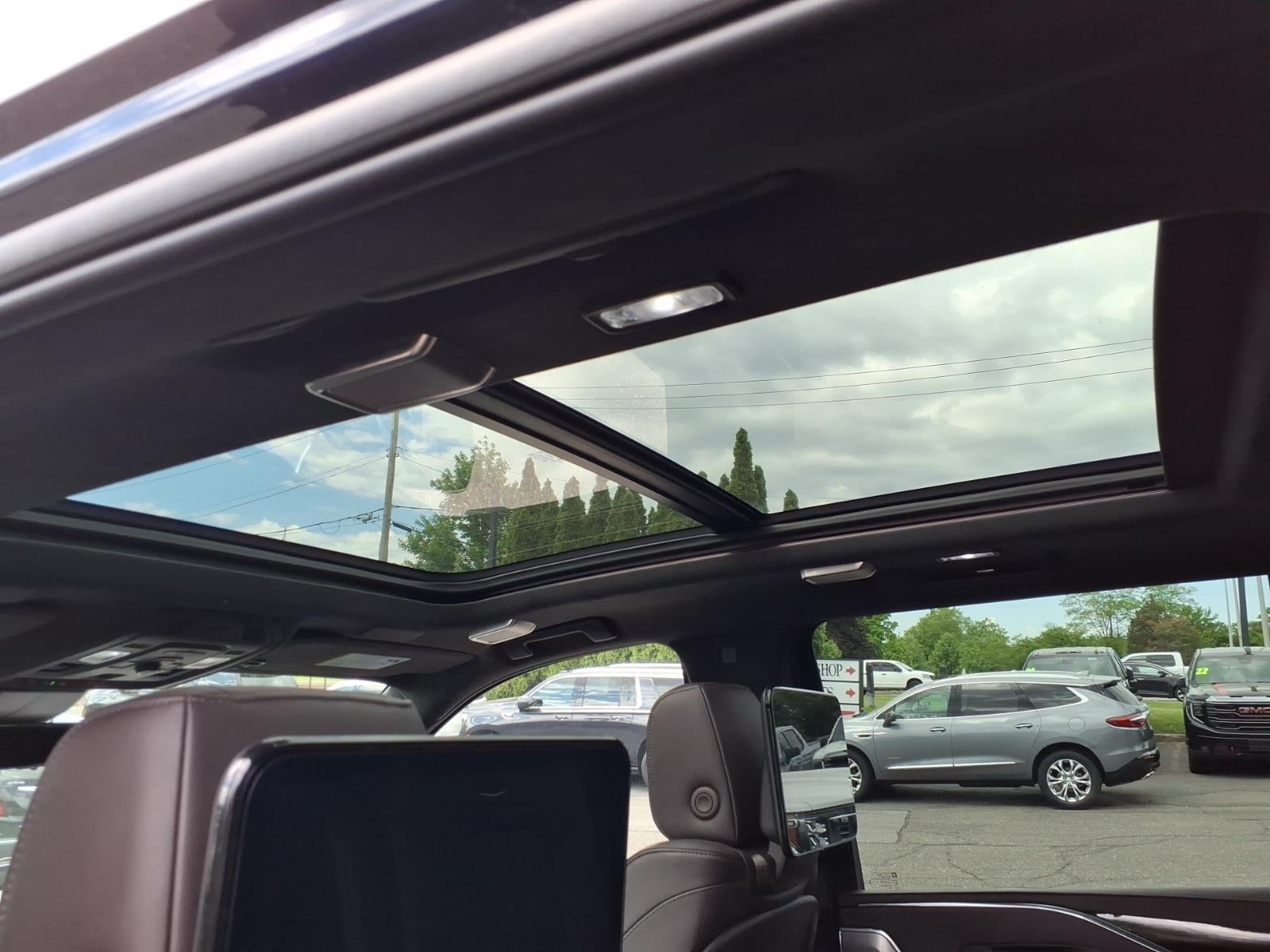 2023 Cadillac Escalade ESV Premium Luxury Platinum