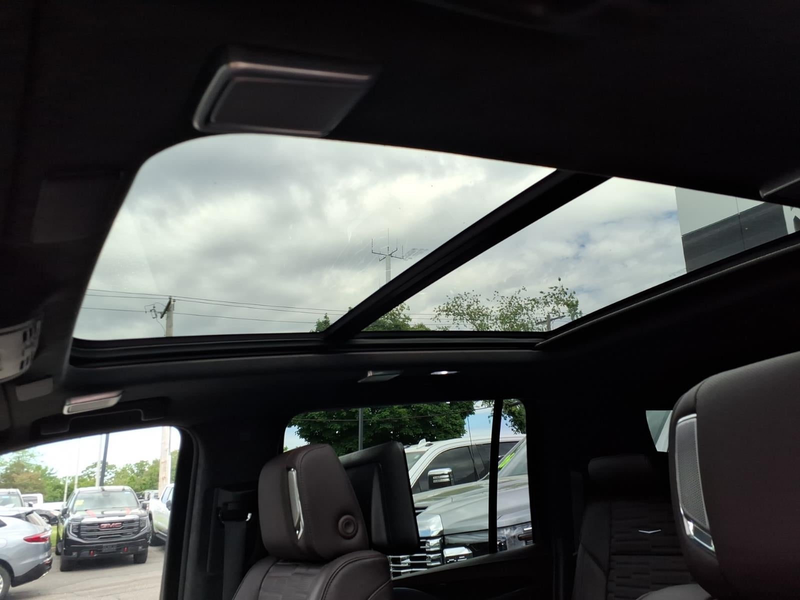 2023 Cadillac Escalade ESV Premium Luxury Platinum