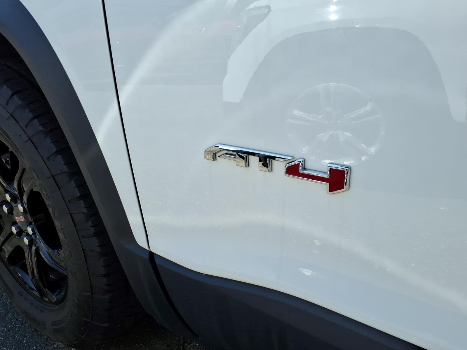2023 GMC Acadia AT4